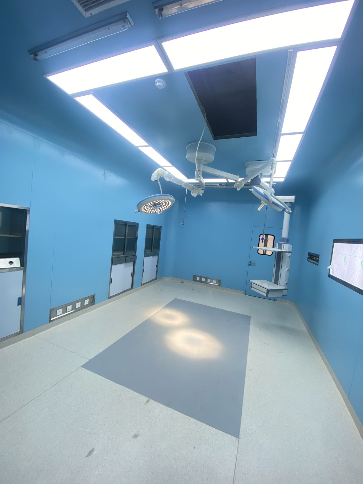 Modular operating theatre built and equipped by Angelo-Foundation